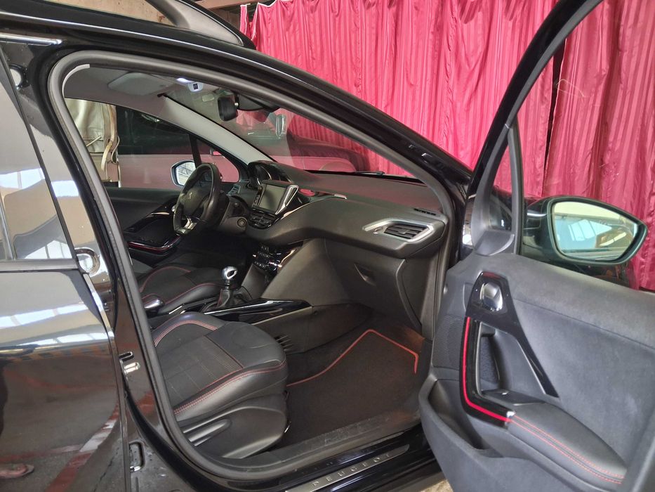 Carro Peugeot 2008