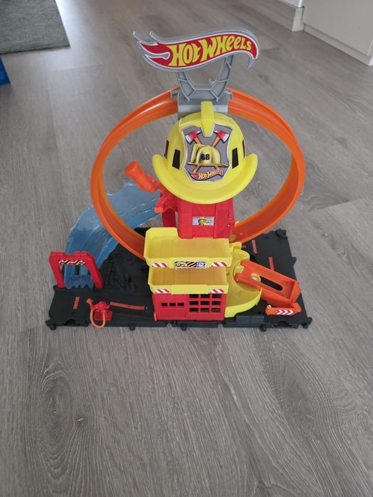 Hot Wheels City - estaçao de bombeiros