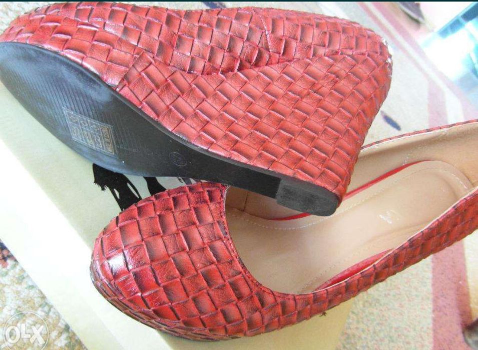 Buty na koturnie, r. 37