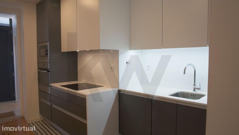 Apartamento T4 Totalmente Mobilado na Graça com Ginásio e Vistas Panor