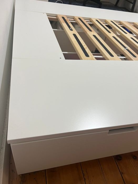 Cama de casal com seis gavetões