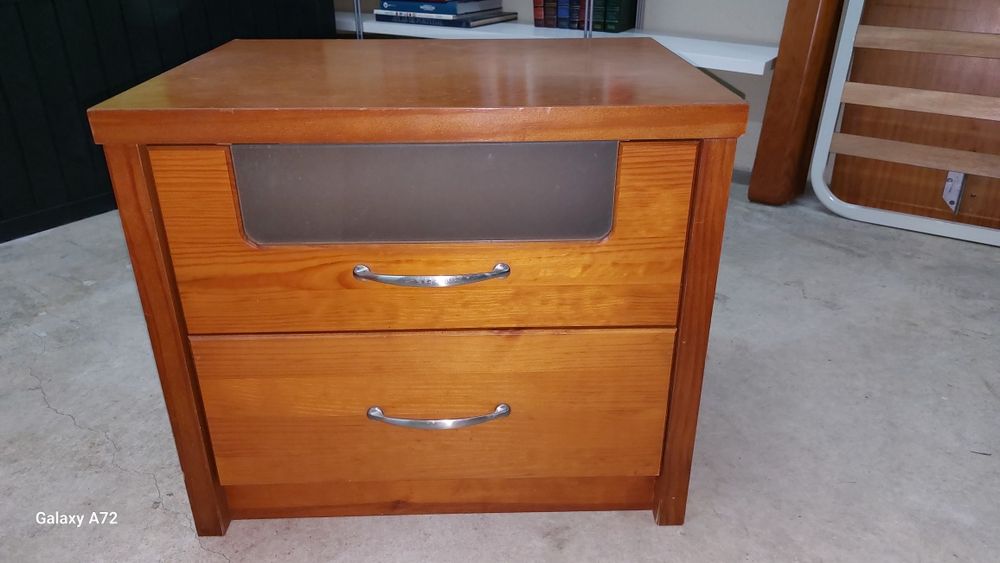 Cama de casal com 2 mesas de cabeceira64285527082370121