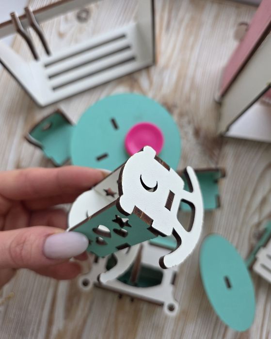 Дерев'яні меблі для ляльок