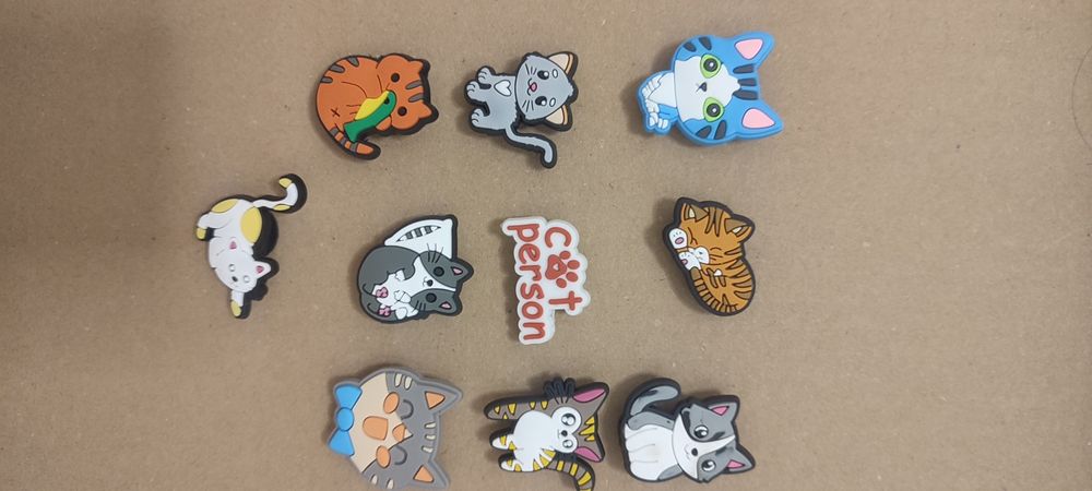 Przypinki do Crocs Koty 10 szt