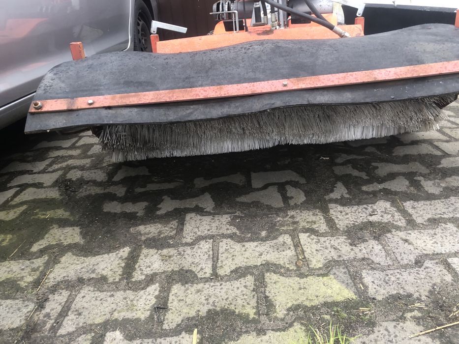 Traktorek zamiatarka huspwarna