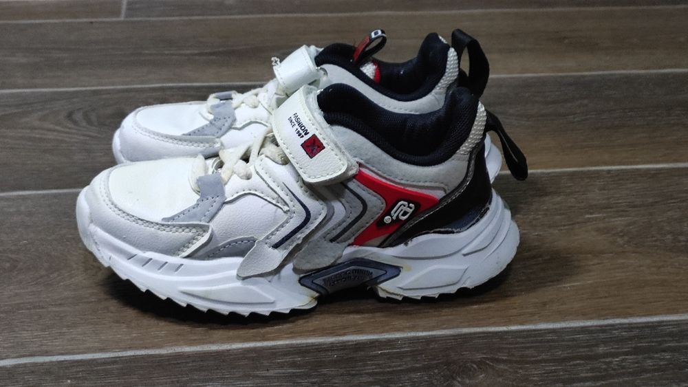 сандалі, Кросівки для дівчинки.