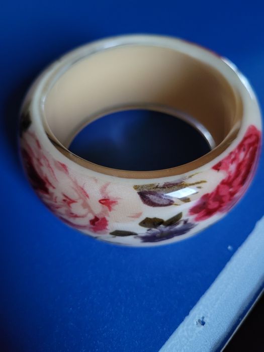 Bransoleta w żywicy