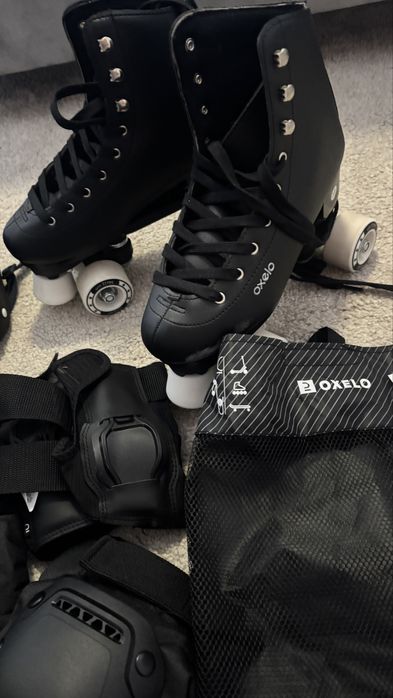 Patins, capacete, acessorios