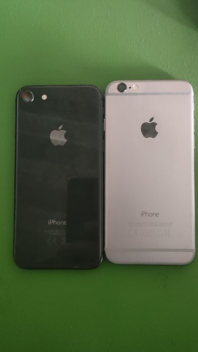 Dwa iPhony stan nieznany