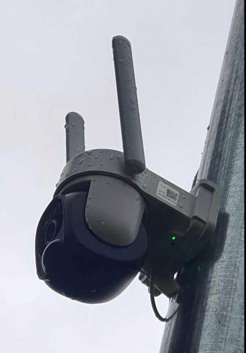 Câmera giratória Wi-Fi + Painel solar