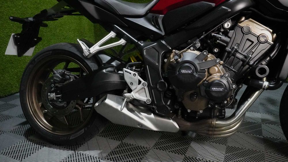 CB650R 2022 10.000 Kms! AKRAPOVIČ