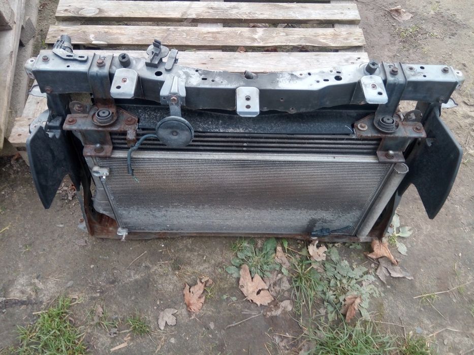Toyota Auris I 2,2 d-cat komplet chłodnic wentylatory pas przód