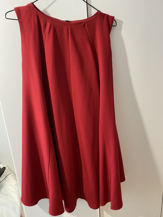 sukienka na wesele czerwona asos rozkloszowana oversize tweedowa