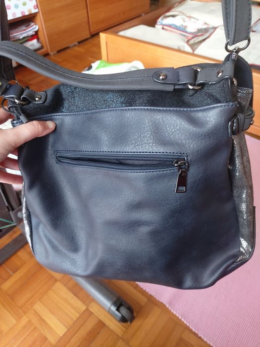 Mala tiracolo aul brilhante e cinzento