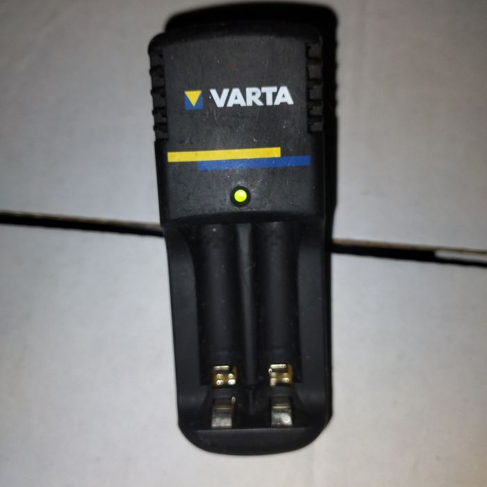 Ładowarka akumulatorów akumulatorków AA i  AAA