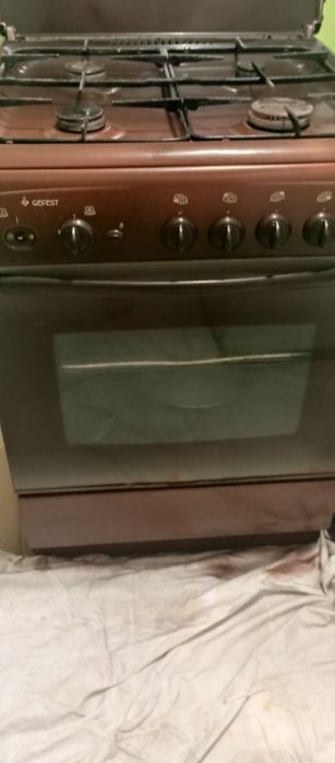 Продам срочно газовую плиту в отличном  состоянии