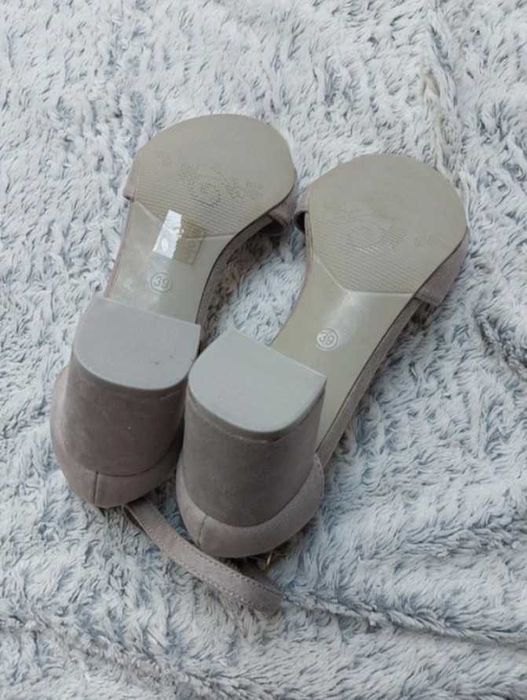 Liliowe sandalki niski obcas 39