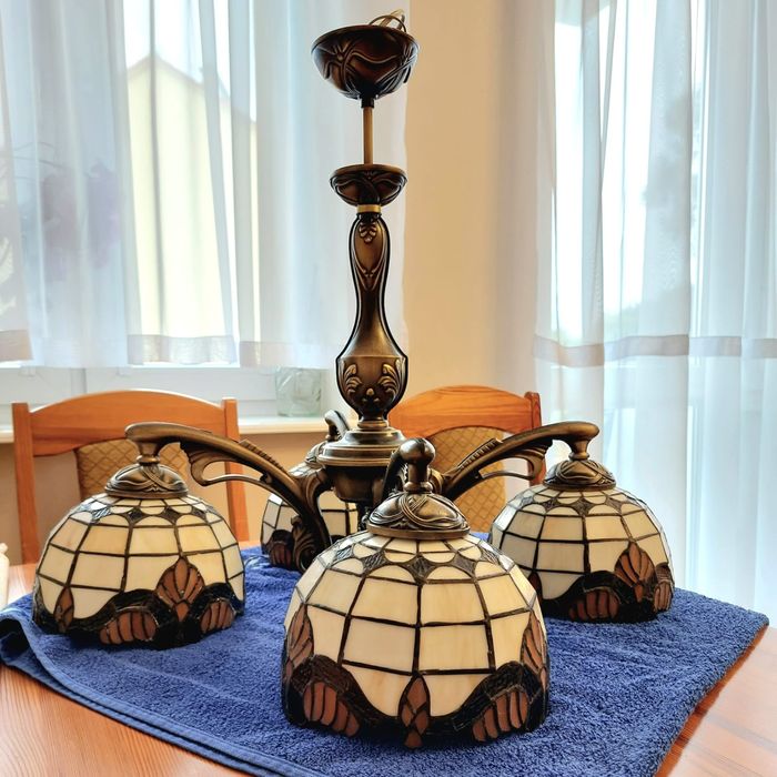 Żyrandol witrażowy