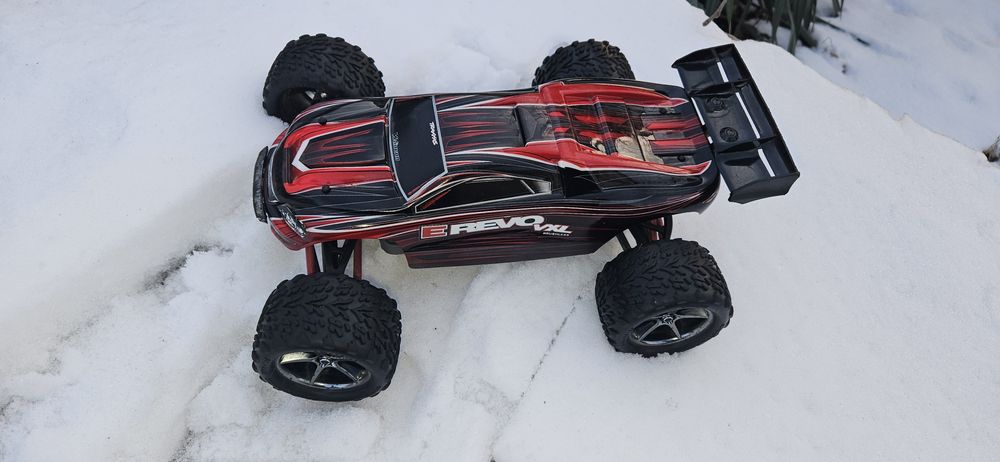 Радіокерована модельTraxxas E-Revo