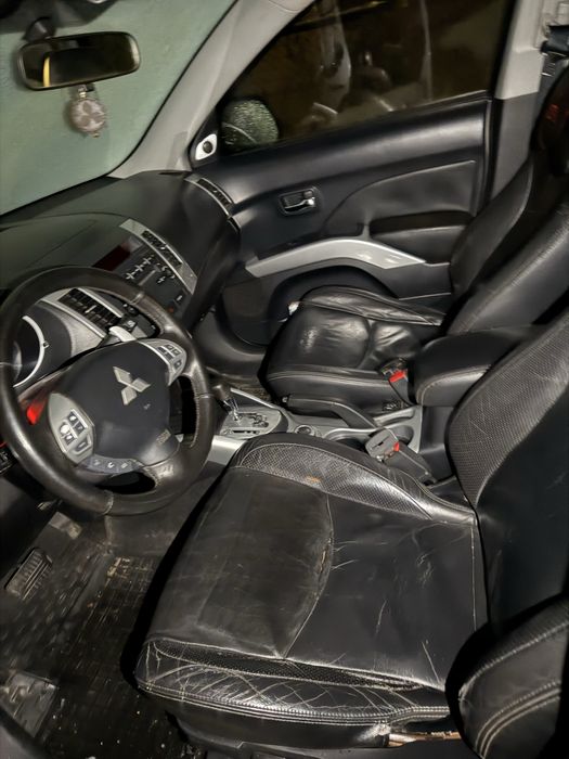 Продам автомобіль Mitsubishi Outlander XL