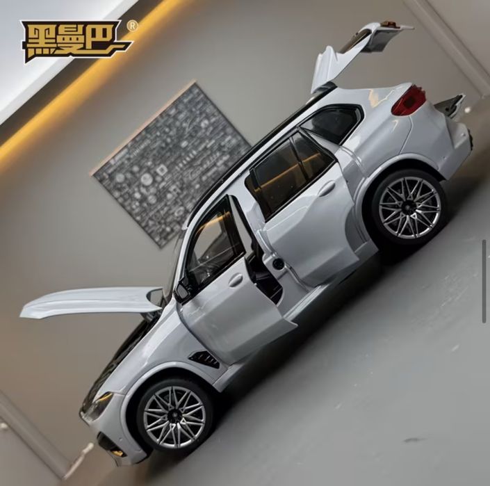 Колекційна модель авто BMW X5M F95 масштаб 1:24 1/24 металева машинка