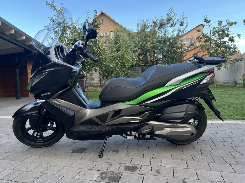 Максі скутер Kawasaki J300