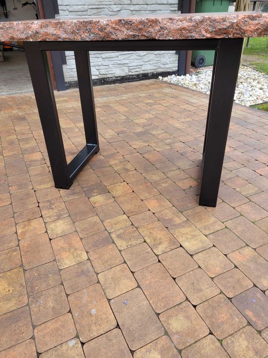 Stół Granitowy Czerwony Płomieniowany