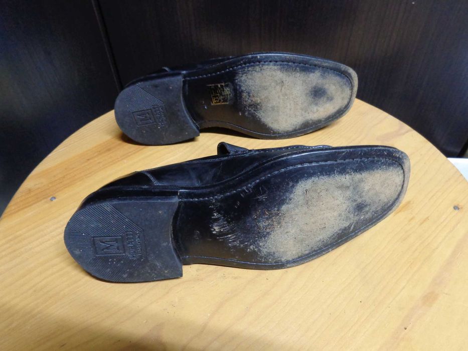 Sapatos de pele preta