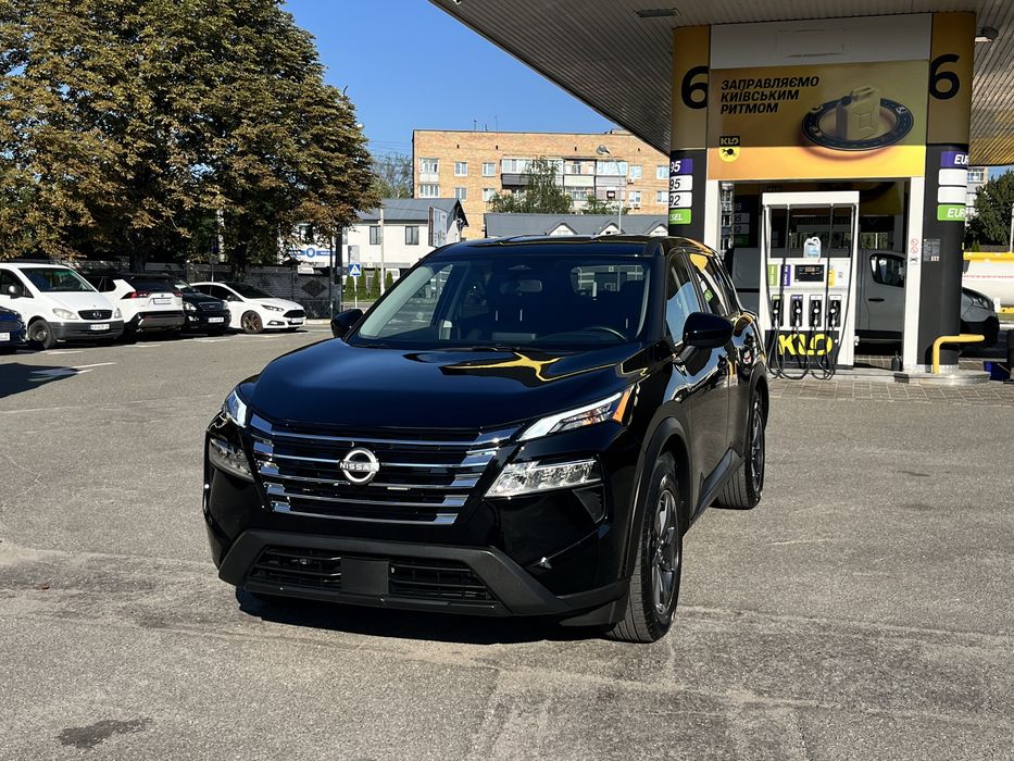 Nissan Rogue SV awd 2025p гарний стан авто