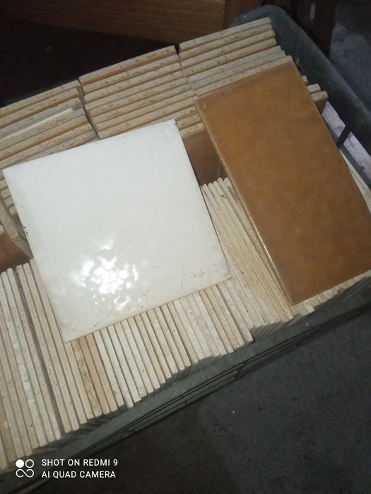 Vendo vários azulejos