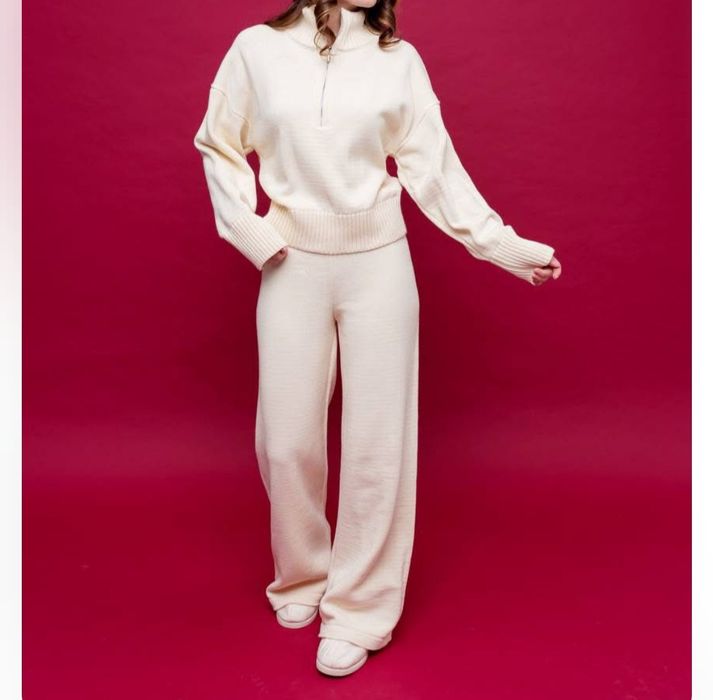 Костюм в'язаний з блискавкою