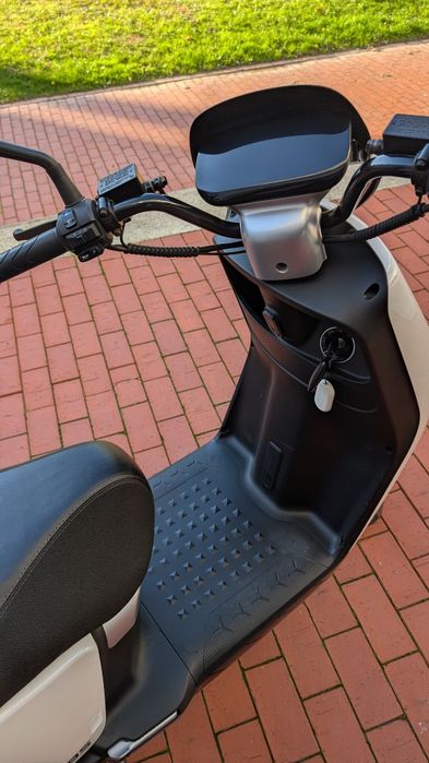 Mota YADEA E8S - Scooter eléctrica/Como NOVA/Com Extras