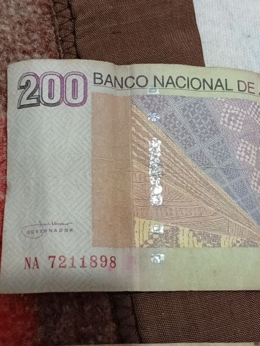 Trezentos Kuanzas em notas