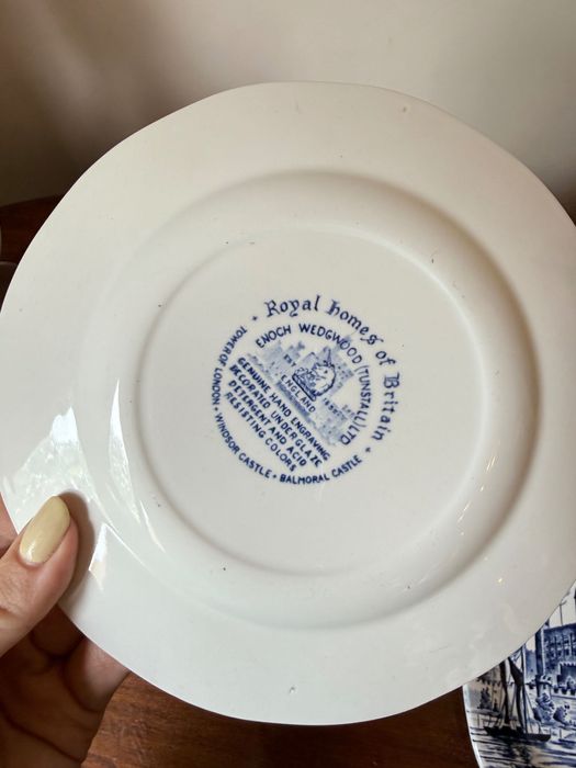 Hand-Painted Tableware457281403901726721