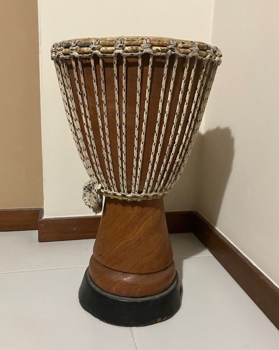 Instrumento musical africano Djembé