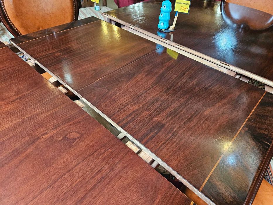 Mesa de sala - extensível - óptimo estado geral - Só a mesa as cadeiras são à parte