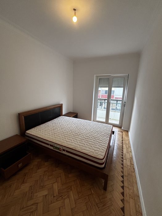 Quarto  de casal  com varanda  na amadora