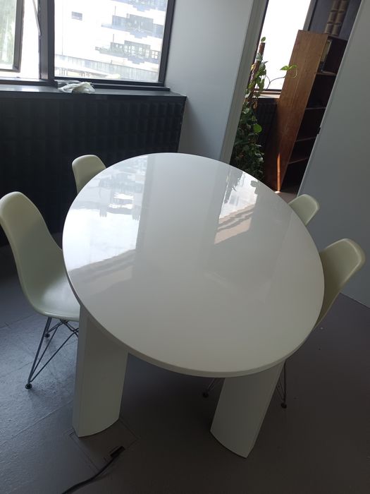 Mesa e quatro cadeiras 100x120x180 cm