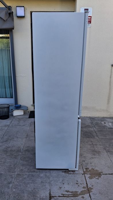 Frigorífico Combinado de Encastre BECKEN — Bom Estado - Venda Rápida!