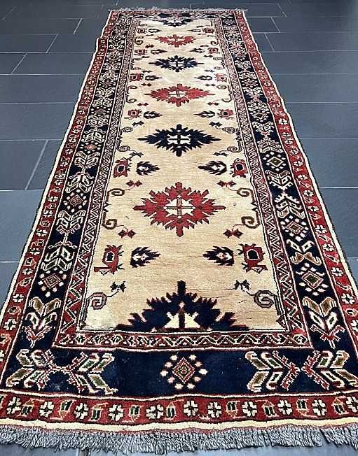 Tapete/Passadeira Oriental ZIEGLER, original do Paquistão, elaborado em lã sobre algodão, dimensões de 273cm x 86 cm