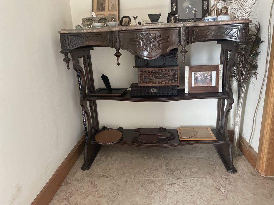 Mesa Consola de madeira com tampo de marmore estilo Louis Philippe 60€