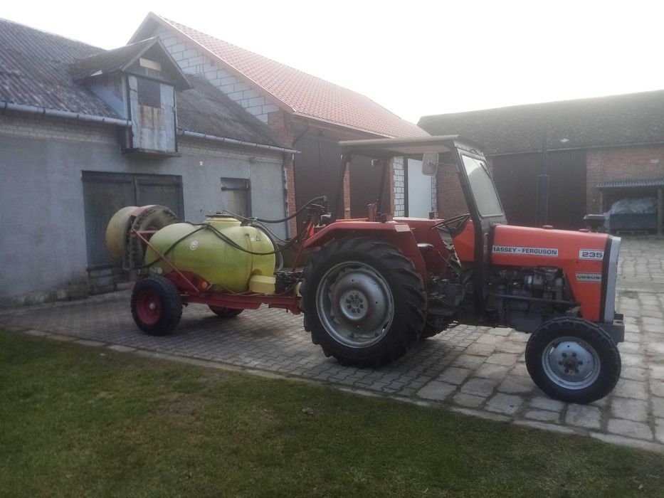Massey Ferguson 235