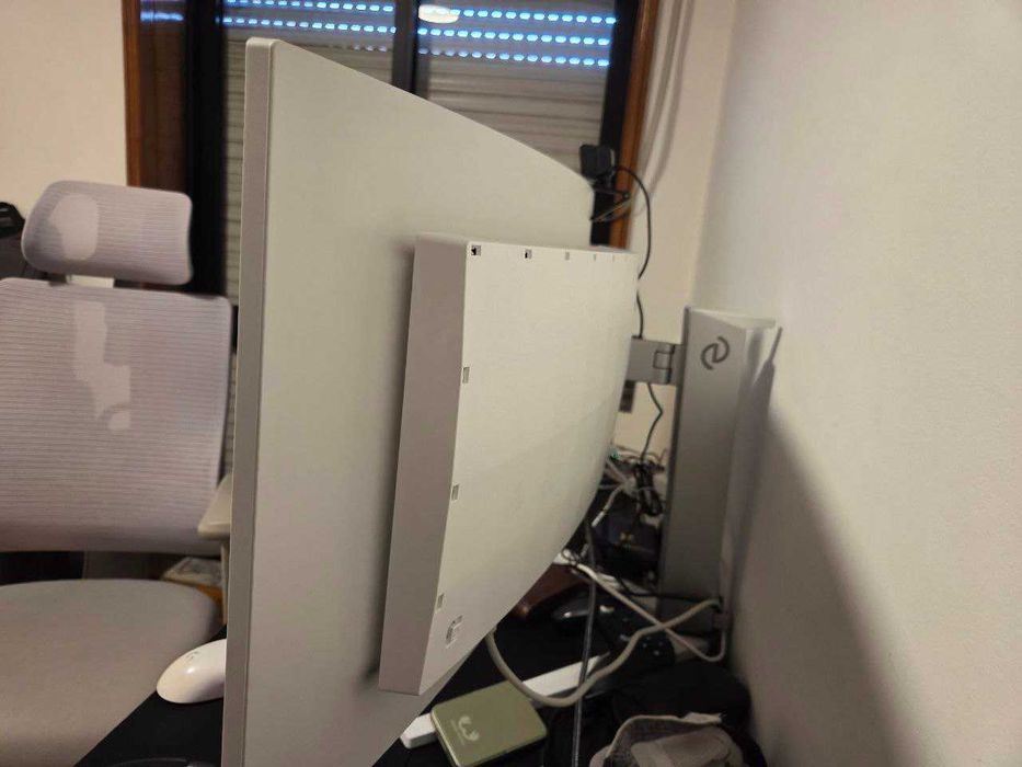 Philips Evnia 49" OLED 240Hz - Como novo (PVP 1009€)