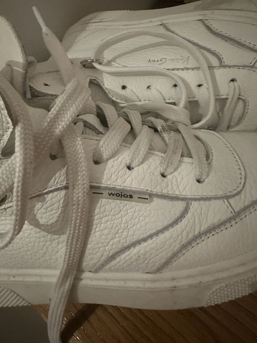 Sapatilhas brancas marca