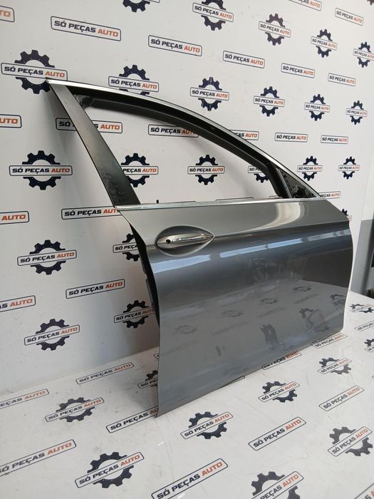 PORTA FRENTE DIREITA CINZA BMW F10 520D 2.D 2011-2016 ANO: 2012