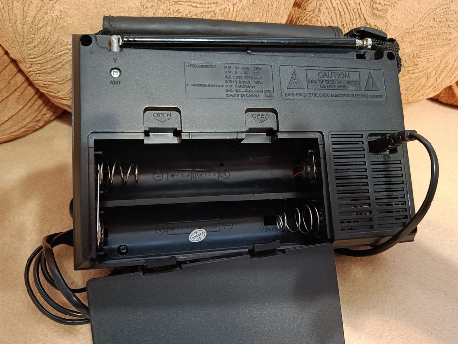 Радіоприймач Golon RX-98UAR – FM/AM/SW, USB, SD-карти, мережа та батарейки