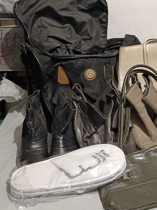 Conjunto Bolsas e Sapatos de Mulher