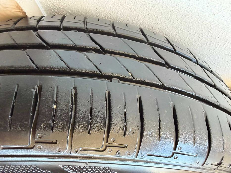 Jantes em ferro com pneus de um Smart 453