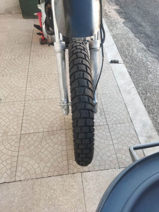 Yamaha XT 600, em bom estado, aceito retoma/troca