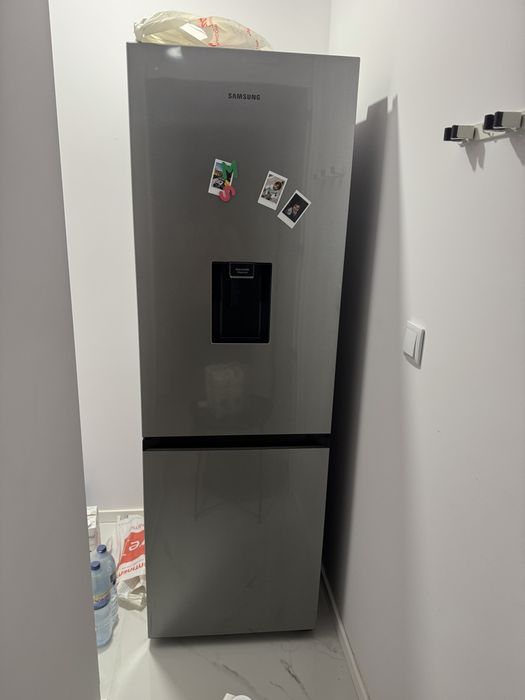 Frigorífico Samsung com freezer all around cooling frost free com dispenser de água easy access